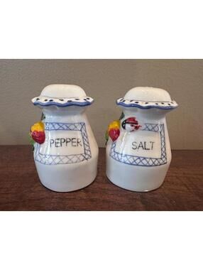 Country Style Ceramic Salt and Pepper Shakers